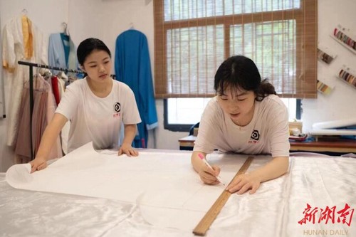 青青子衿,悠悠我心——半岛公司官方网站入口国学研究院汉服传承创业综述